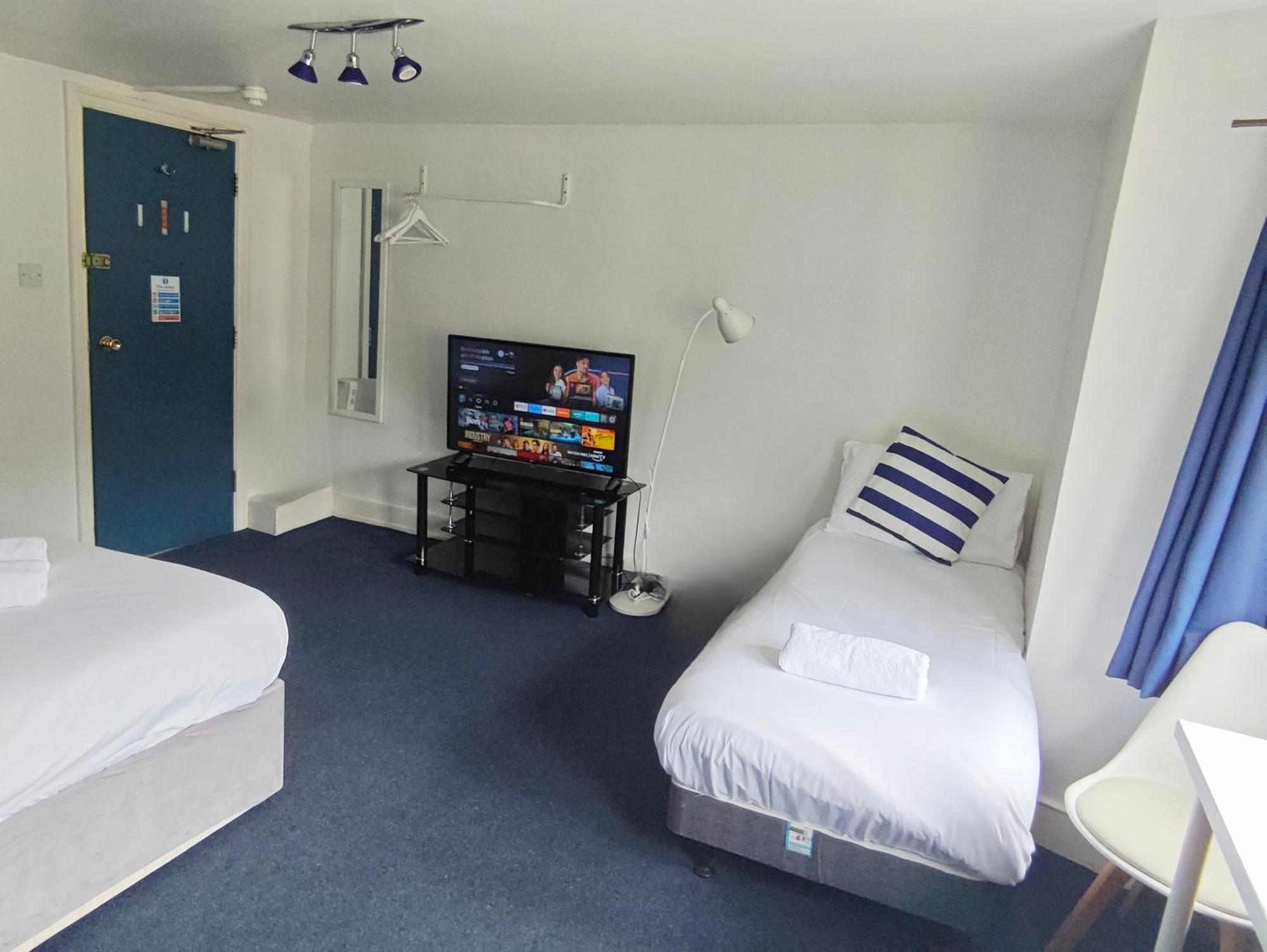 Number 75 Hotel Brighton Room photo